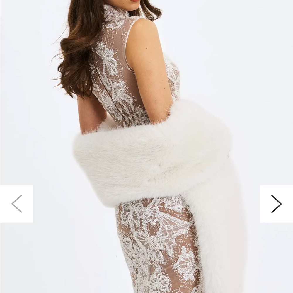Miss Circle Jazmin Faux Fur Scarf